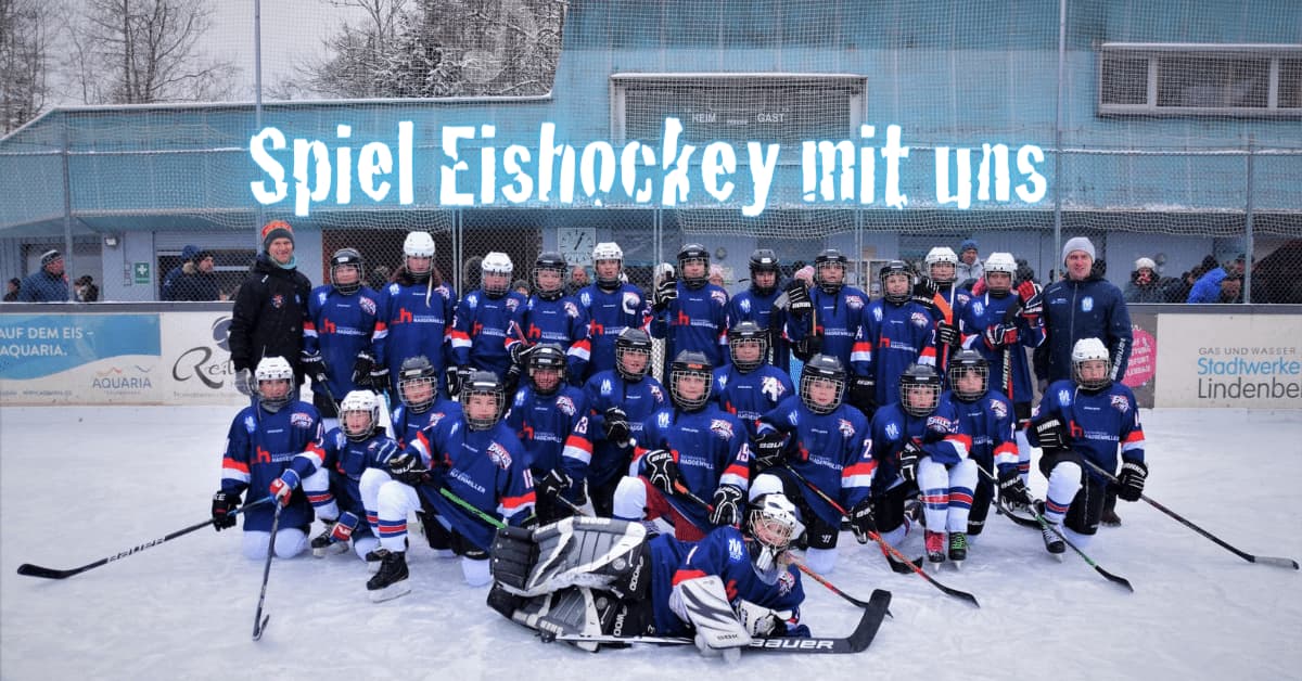 Kinder spielen Eishockey in Lindenberg